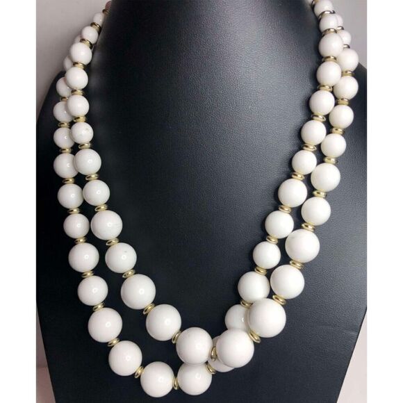 1252 Vintage Layered white & Gold tone Necklace 18" ** - Picture 1 of 2